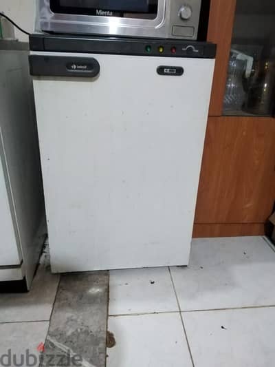 ديب فريزر مستعمل indesit