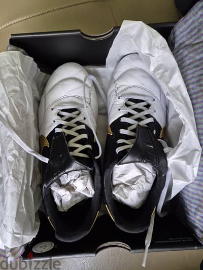 brand new original Nike shoes ( Ronaldinho style)