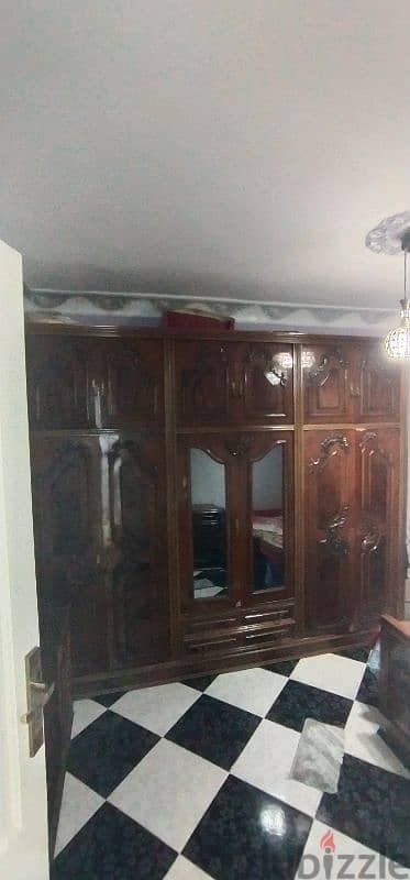 غرفة نوم كاملة بحالة جيدة جدا للبيع