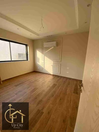 شقة أول سكن نصف مفروشة للإيجار في كمبوند ليك فيو، القاهرة الجديدة