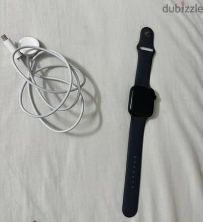 Apple smart watch 7 series low usage and in great condition