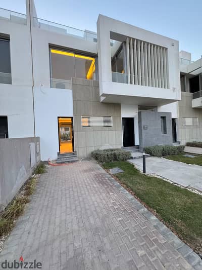 For sale, Middle townhouse with 5 bedrooms in Joules Compound, 6th of October, Alexandria Desert Road, ultra super lux finishing