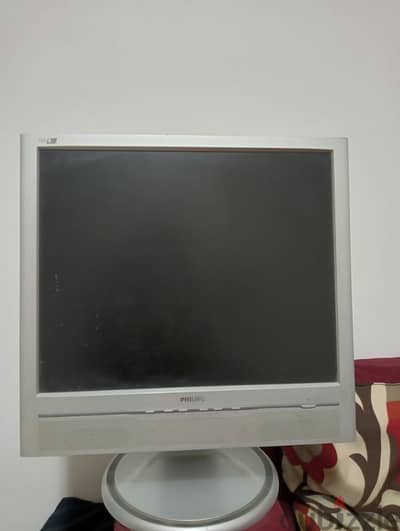 شاشه كمبيوتر Philips حاله جديده و السعر لسرعه البييييع