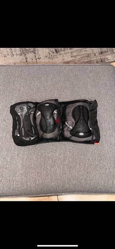 طقم باتيناج واقي الحمايةprotective rollerskate pads