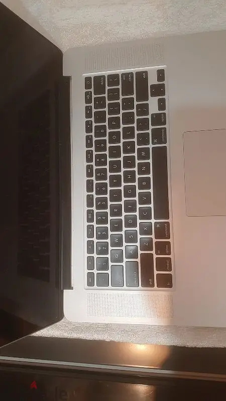 appla mac book. pro 201265584844669185123