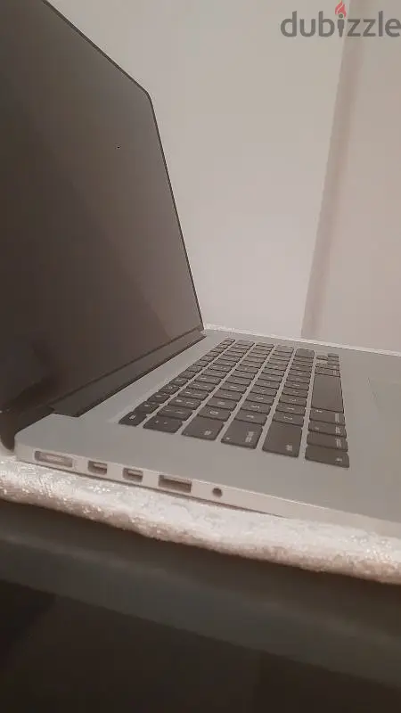 appla mac book. pro 201265584844669185124