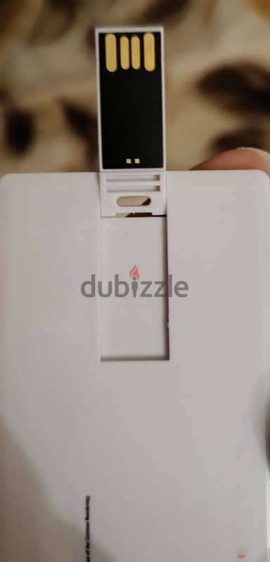 ١٧  فلاش ميموري/ usb   سامسونج ١٦ جيجا اصلية جديدة بتمن مخفض