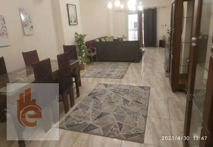 شقه مفروشــة  بـ كليوباترا  ـ رايــع نمره بحر ـ مكيفه  - 140م