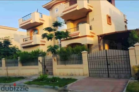 فيلا للإيجار ستاند الوان بكمبوند دريم لاند Dream land بجوار مول مصر ووصلة دهشور و على طريق الواحات 5 غرف نوم