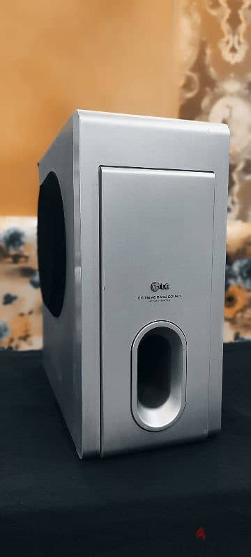 LG  Bassive Speaker 1