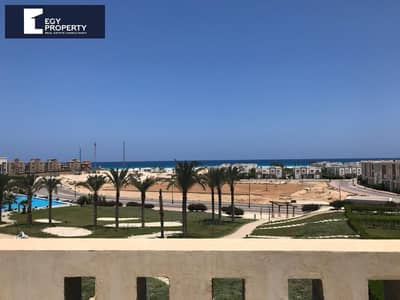 بموقع خيالي علي البحر مباشرة بنتهاوس متشطب بالكامل في امواج - الساحل الشمالي