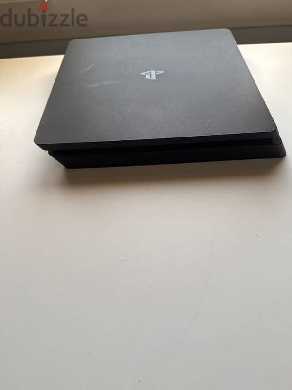 PlayStation 4 with 2 controllers 1Tb 1