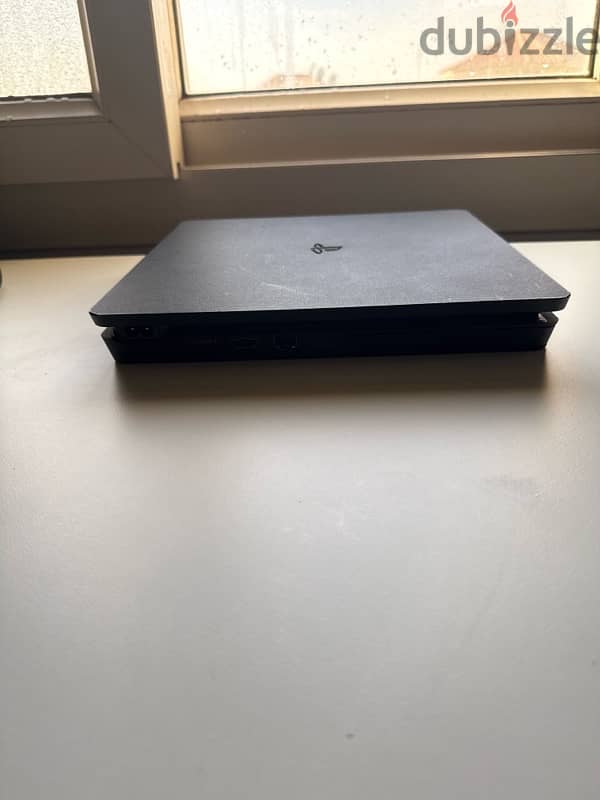 PlayStation 4 with 2 controllers 1Tb 2