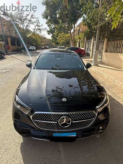 Mercedes-Benz E200 2024 AMG Premium Plus كاملة بعفشة و محاور