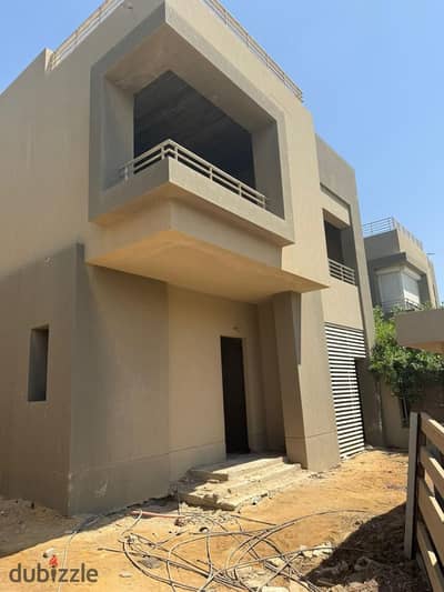 **"Fully finished resale townhouse with immediate handover for sale in Palm Hills October – Golf Extension Compound
