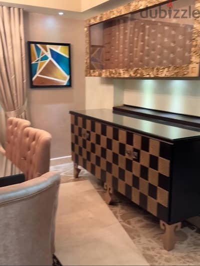 سفرة مودرن كاملة خشب زان ، بحالة ممتازة + نجفة