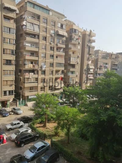شقة للبيع تقسيم الرقابة الإدارية حدائق القبة، موقع فريد. لها ١٤ م أرض.