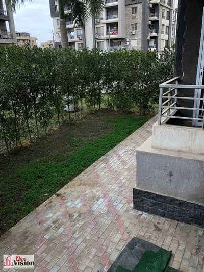 شقة ١٠٠متر في جنه زايد ١  غرفتين و ريسبشن و حمام و مطبخ و معها حديقة ٦٥ متر ناصيه و مميزة