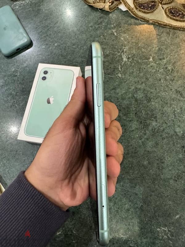 iPhone 11 4