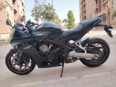Honda CBR 650F ( 2014 )