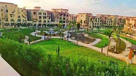 شقة لقطة بأرقى كمبوند فالشروق المعادي فيو بالقرب من طريق السويس إستلام فوري دور ثاني
