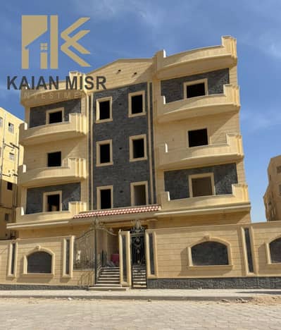 شقة للبيع ٢٢٥ م علي فيو جاردن مفتوح دور ثاني بمدينة الشروق وبجانب جميع الخدمات