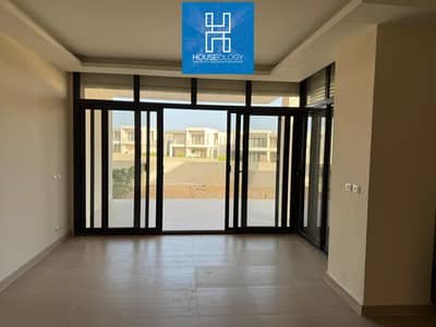 توين هاوس استلام صف اول للبيع في ازها السخنة متشطب بالفرش باقل سعر في الماركت برايم لوكيشن بحري TUCANA VILLAGE