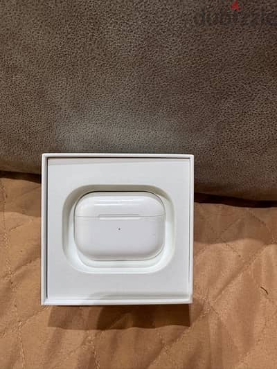 Apple AirPods Pro wireless Charging case
