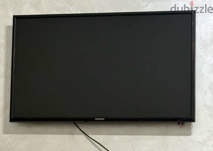 Samsung LED 32 in, excellent condition, built in receiver
