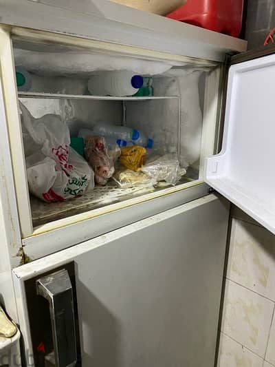 تلاجة فيليبس ١٦ قدم شحنة شركة بحالة ممتازة