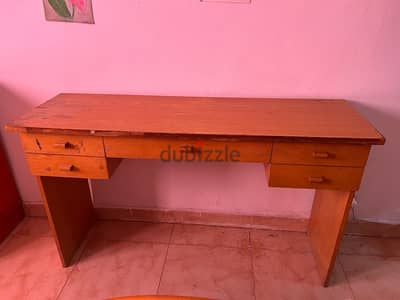 study desk مكتب