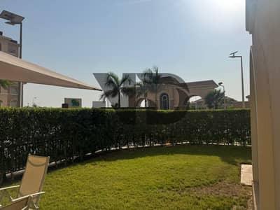 شقة بحديقة فاخرة للبيع بالقرب من الجامعة الالمانية ونادي الزهور في 90 افينيو