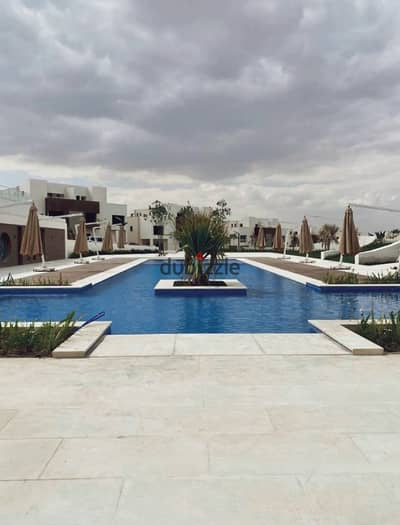 فيلا علي افضل فيو في الكمبوند للبيع فيلا مستقله علي حمام سباحة مباني 420م ارض 460م 6 غرف ماستر فى سولايا بالقرب من نيو جيزة و بالقرب من جولز