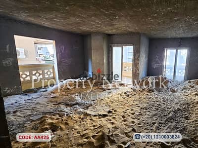 شقة نصف تشطيب جاهزة على الاستلام  للبيع في مصر الجديدة  شارع الحريه و المرغني موقع مميز