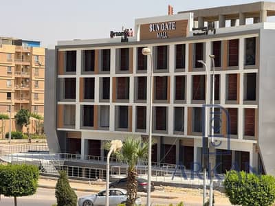 عيادة استلام فوري 33م واجهة على طريق رئيسي فوسط كثافة سكانية ضخمة مع تسهيلات بدون فوايد! ms