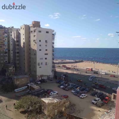  شقة للإيجار المفروش – ميامي | فيو جانبي للبحر وكورنيش الإسكندرية  شقة مميزة جدًا في ميامي، فيو جانبي واضح للبحر والكورنيش، موقع راقي وقريب من جميع الخدمات.   مواصفات الشقة: غرفتين نوم كبار (كل غرفة بها 2 سرير)
