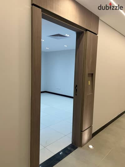 Clinic for rent, ultra-super-lux finishing, inside Central Avenue Mall in Sheikh Zayed. Area: 87 sq m, first floor, prime location.