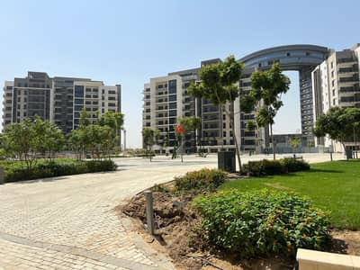 شقة للبيع متشطبة بالكامل بالتكييفات في الشيخ زايد على شارع النزهة مباشرة في زد ويست