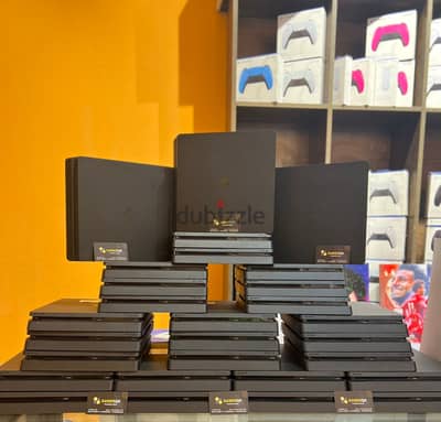PS4 slim playstation used like new - معاة دراعين و10 العاب ضمان 3 شهور