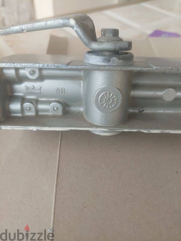 Door closer 2