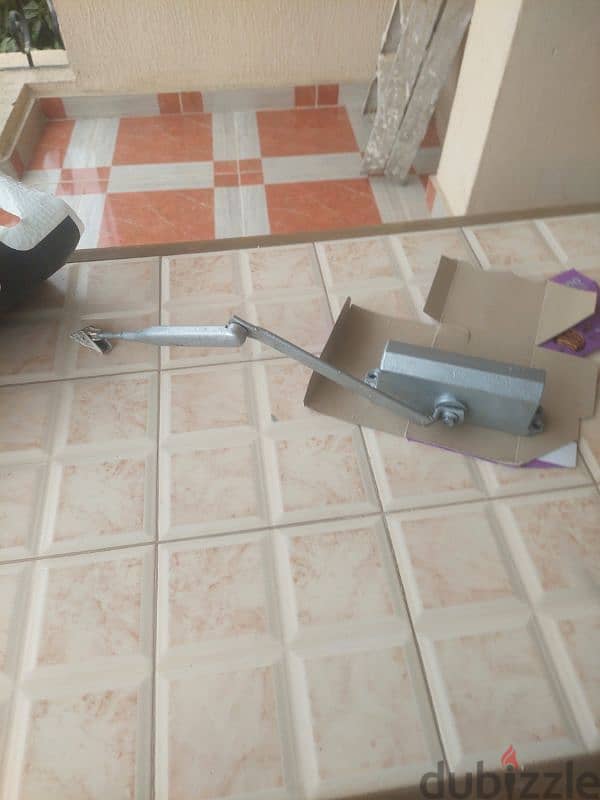 Door closer 4