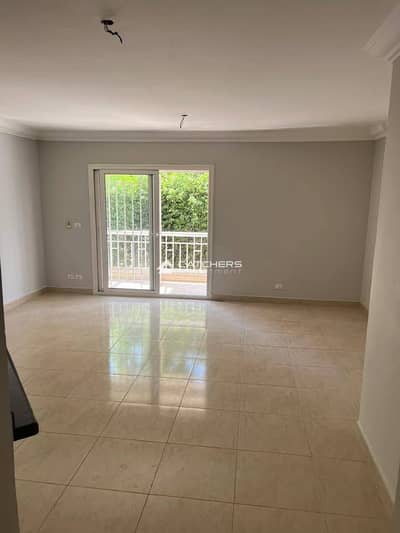 Directly from the owner: Super Lux finished apartment in B10, Madinaty, with an open view of the club and Central Park.