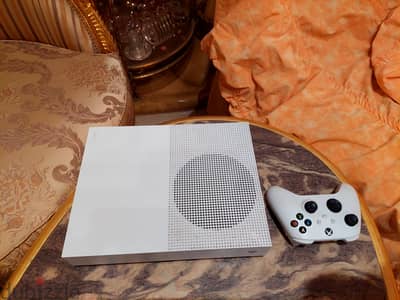 “Xbox One S وارد خارج – حالة ممتازة – 1 تيرا + ألعاب”