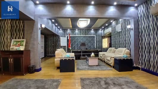 برخصة إدارى قرب ميدان سانت فاطيمة 465م في مصر الجديدة مدخل شيك مكتب للإيجار  .