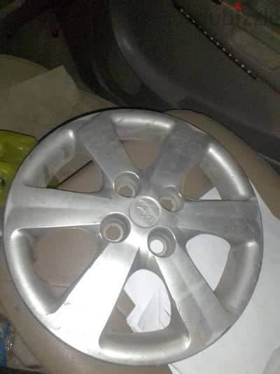 طاسة كاوتش هيونداي للبيع