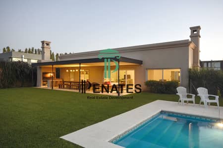 Immediate delivery of a premium 423 sqm villa with a private swimming pool in a prime location in the heart of New Cairo