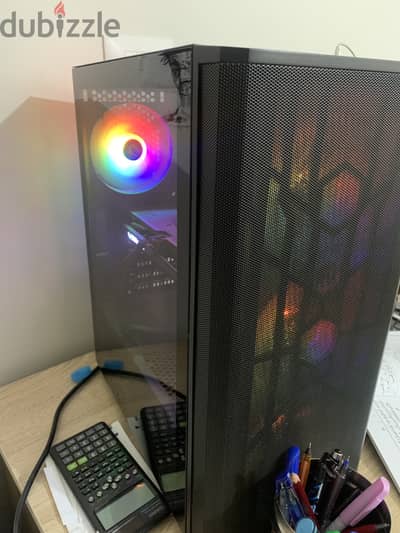 Pc بحالة ممتازه بكارت 4060 + كل كراتين القطع موجوده و وصل شراء القطع