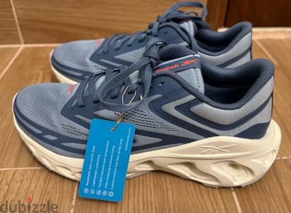 Reebok shoes new 39 جزمة ريبوك جديدة