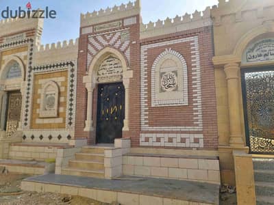 مدفن 40م مرخصة للبيع في مقابر طريق السخنة موقع متميز وطرق ممهده  سهل الوصول اليه   ​ كاملة التشطيب عالي الجودة وحوائط حجرية متينه  ​ مبنية وفقاً للشريعة الإسلامية