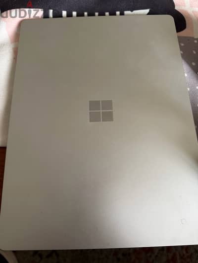 Microsoft surface laptop to go like new 256 ram 8